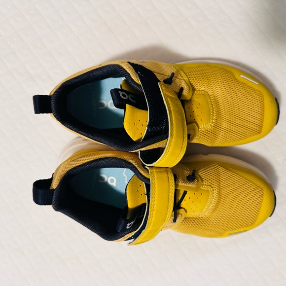 Yellow kids Cloud play shoes - Picture 1 of 7